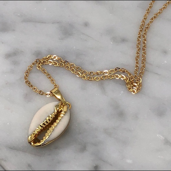 SOLD OUT 14K plate Cowrie Necklace - Picture 3 of 4